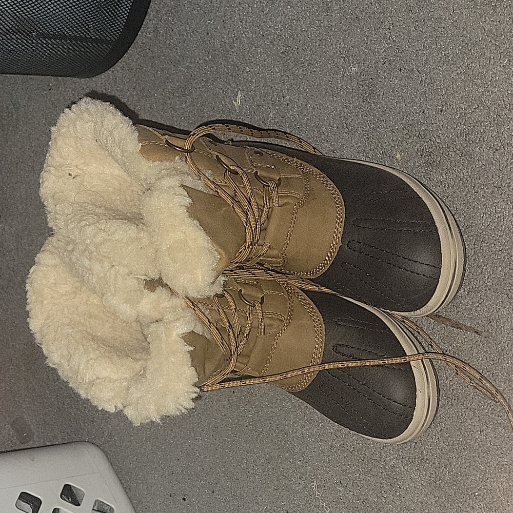 Bare paw snow boots